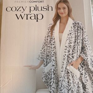 Premier Comfort Cozy Plush Wrap Snow Leopard print Oversize Fit one size